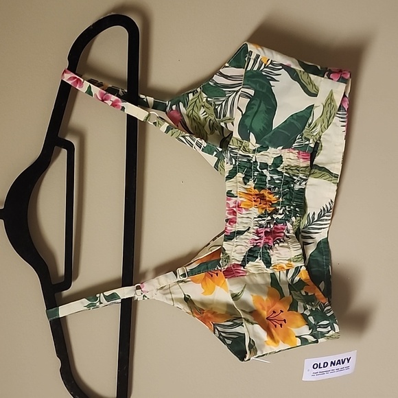 Hawaiian shorts and bralette set - Picture 3 of 6